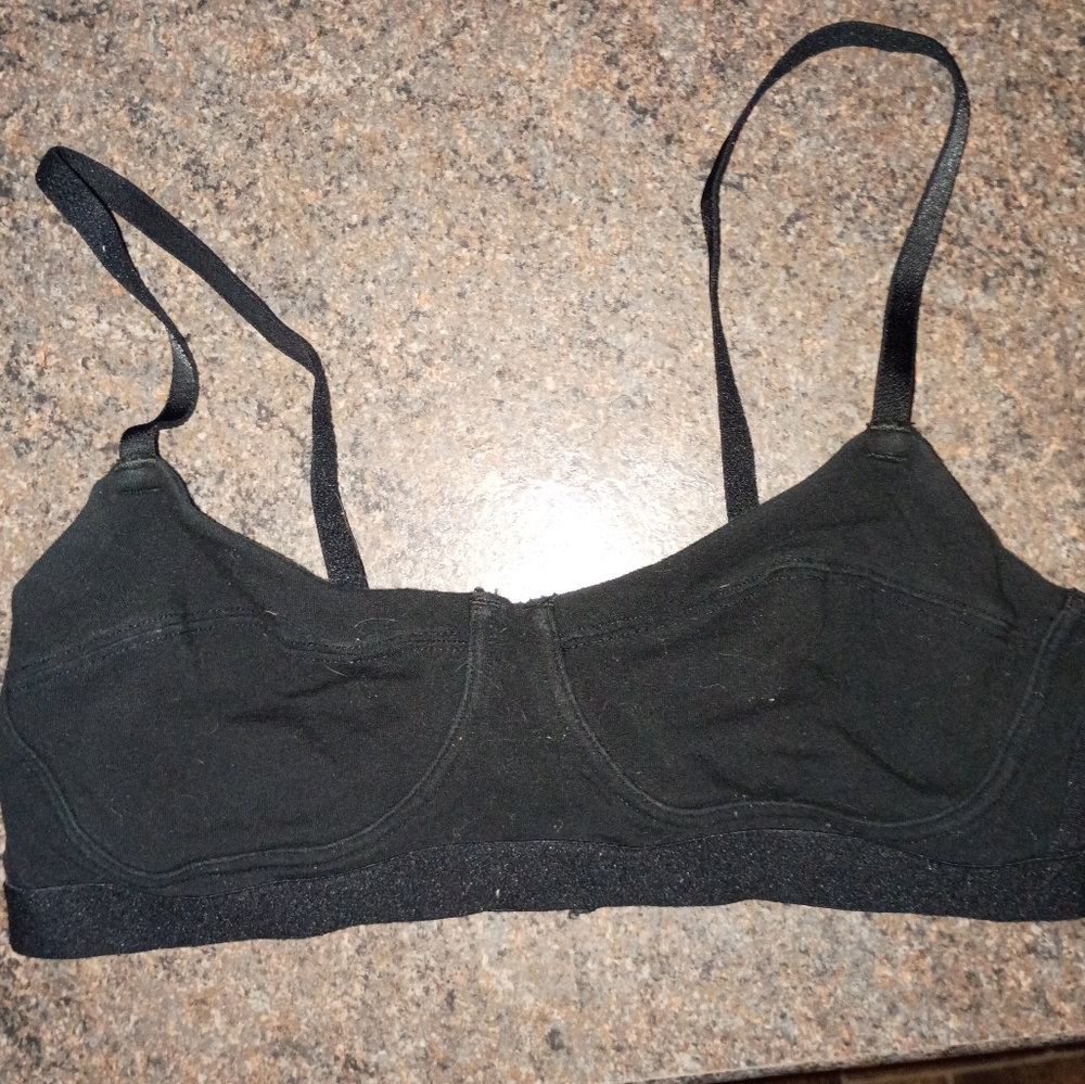 Colsie Demi Cut Sports Bra Size S (Black) NWOT